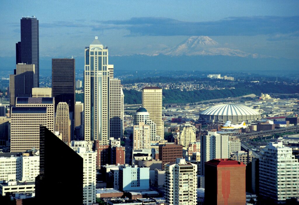 העיר סיאטל - גורדי שחקים ונוף