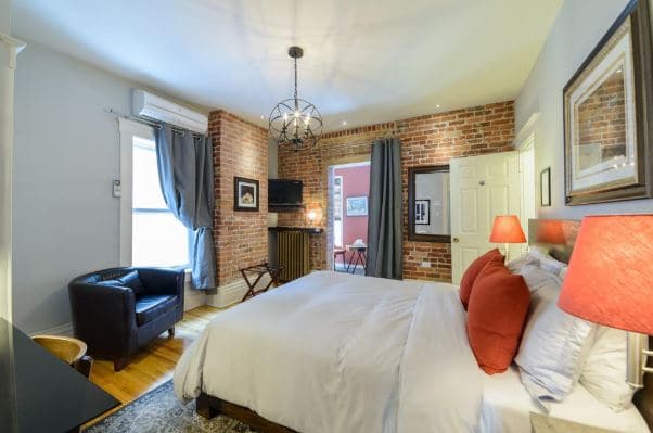 מלונות בקוויבק סיטי - Auberge Aux deux Lions