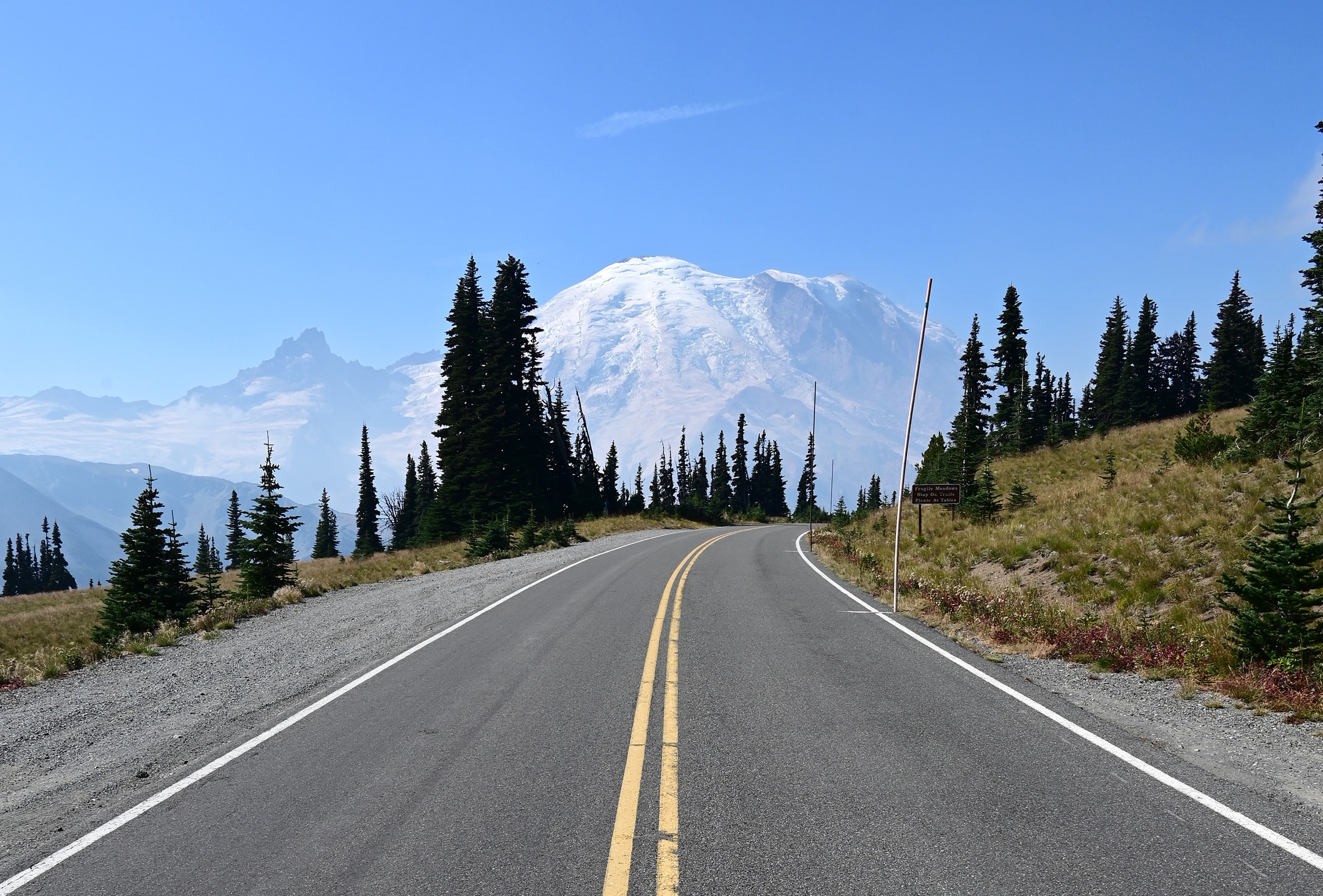 הר רייניר מבט מהכביש